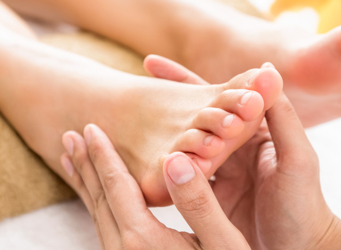 Beauté des Pieds (Soin + Gommage +Masque + Modelage+ Pose vernis)